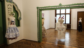 Postavka Selme Đulizarević Karanović - "Bajka o Nevidljivoj i o Trnoružici"