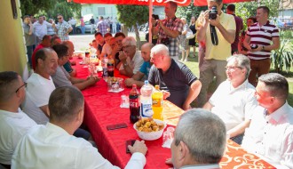 Poseta ministra i pokrajinskog sekretara poljoprivrednom gazdinstvu na Bikovu