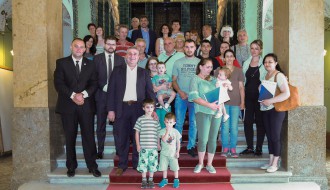 Uručivanje ugovora za kupovinu domaćinstva izbegličkim porodicama iz Bosne i Hercegovine i Hrvatske