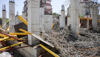 Na licu mesta nakon urušavanja temelja na građevinskom prostoru