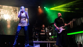Koncert benda "Anna and the Barbies"