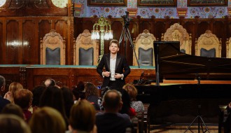 Koncert pijaniste Andreja Gugnina