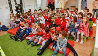 Novogodišnja predstava i Deda Mraz u vrtiću "Dambo"