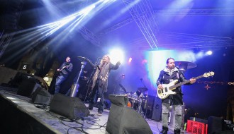 Novogodišnji koncert na Trgu - Alen Ademović i bend