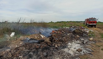 Požar na divljoj deponiji u Aleksandrovu
