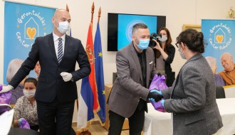 Dodela paketa pomoći zaposlenima u ustanovama socijalne zaštite