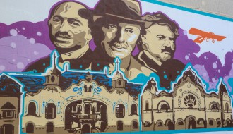 Mural u čast Jakaba, Komora i Rajhla