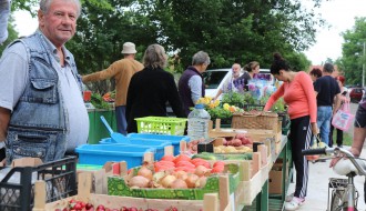 Obilazak uređene pijace u selu