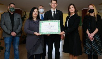 Uručenje pomoći za renoviranje i za opremanje kuhinje OŠ "Hunjadi Janoš" u Čantaviru