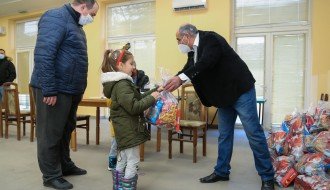 Podela novogodišnjih paketića u MZ "Makova sedmica"