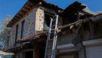 Obilazak izgorele kuće u Malom Bajmoku