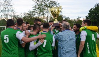 Dodela trofeja i medalja igračima i stručnom štabu Vinogradara - šampionu Gradske fudbalske lige Subotica