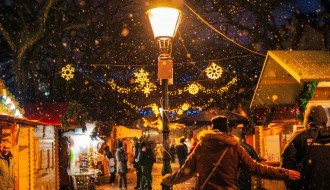 Praznične boje u noćnom ambijentu