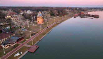 Nedeljno predvečerje uz obalu Palićkog jezera