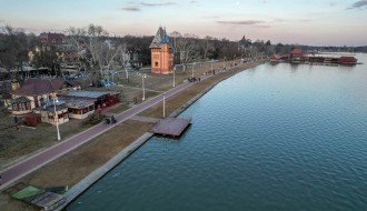 Predvečerje uz obalu Palićkog jezera (dron fotografija)