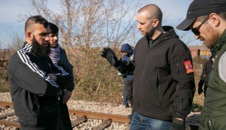 Organizacija "Narodne patrole" u obilasku lokacija gde se zadržavaju migranti duž železničke pruge u širem centru grada