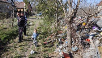 Divlja deoponija nadomak kuće