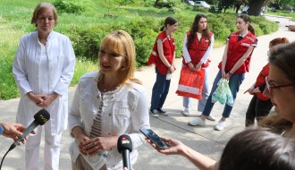 Crveni krst Subotica daruje bebe rođene na 8. maj