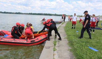 Vežba spasavanja na vodi Crvenog krsta i vatrogasaca-spasilaca