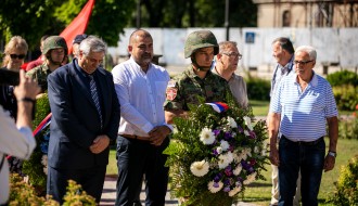 Polaganje venaca na Spomenik žrtvama fašizma