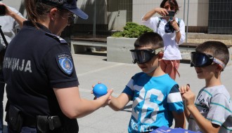 Demonstracija policijskih simulatora za drogu i alkohol