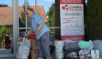 Donacija garderobe i igračaka udruženja "Za Suboticu svim srcem" deci "Kolevke"