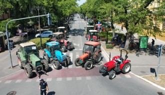 Blokada Štrosmajerove ulice traktorima na protestu poljoprivrednika