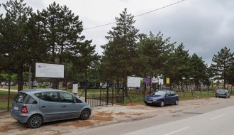 Oskrnavljeni nadgrobni spomenici na Pravoslavnom groblju u Dudovoj šumi