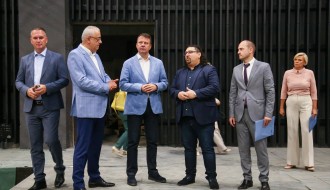 Predsednik pokrajinske Vlade Mirović u obilasku Narodnog pozorišta