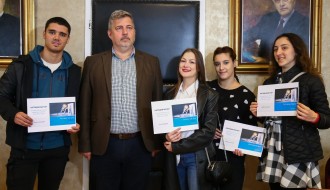 Dodela nagrada brucošima koji su učestvovali u nagradnoj igri "Slogan"