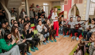 Novogodišnja humanitarna muzička radionica sa tamburašima "Jedan slatkiš za jedan osmeh"