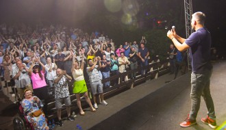 Stendap šou Neše Bridžisa: "Muško-ženski svet"