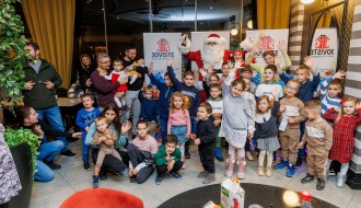 Deda Mraz u "Jovistu" - podela paketića za decu zaposlenih