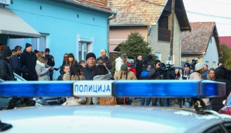 Protest ispred škole "Sečenji Ištvan" povodom incidenta sa učenikom