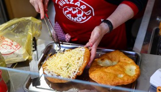 "Husar langoš" - ukusne hrskave poslastice od vazdušastog testa po tradicionalnom receptu