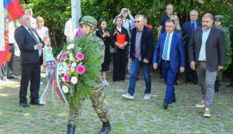 Polaganje venaca na Spomen kompleksu palim Crvenoarmejcima