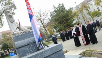 Pomen i polaganje venaca na spomenik palim junacima