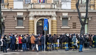 Protest ispred gimnazije