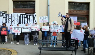 Protest ispred Muzičke škole