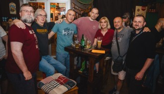 Carlsberg yard kviz Nikki Lee Man