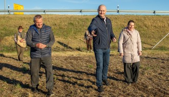 Tradicionalno sejanja stare sorte žita bankut na salašu porodice Babičković