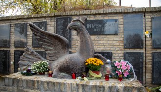 Komemoracija kod spomenika „Ptica slomljenih krila“