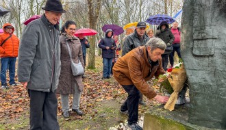 Dan SFRJ - 29. novembar: polaganje venaca na spomenik Josipu Brozu Titu
