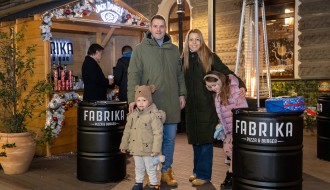 Praznična kućica ispred "Fabrika" burger bara