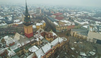 Zabeleli se krovovi...