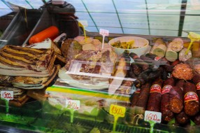 Mlečna pijaca - cene povrća, voća i mesa uoči Prvomajskih praznika